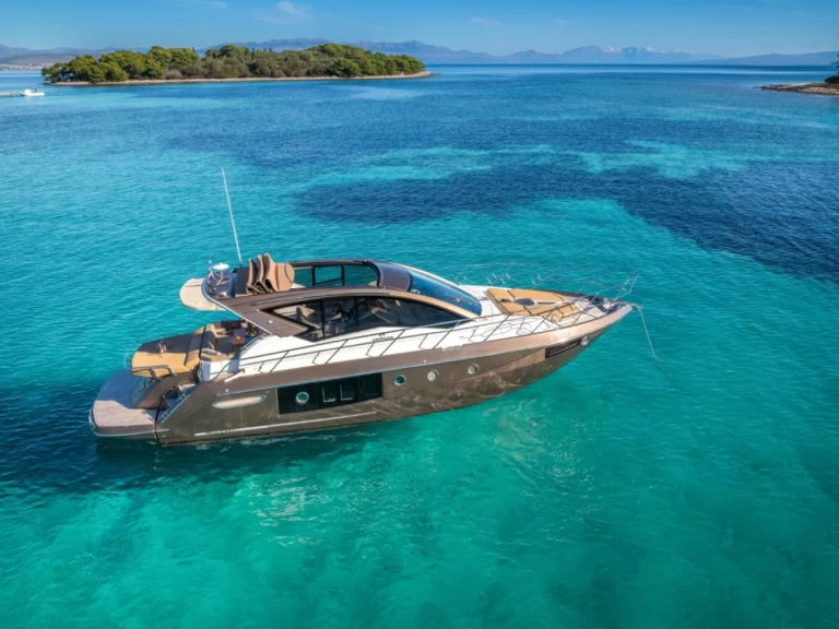 Noleggiare una Cranchi M 44 Hard Top a Spalato