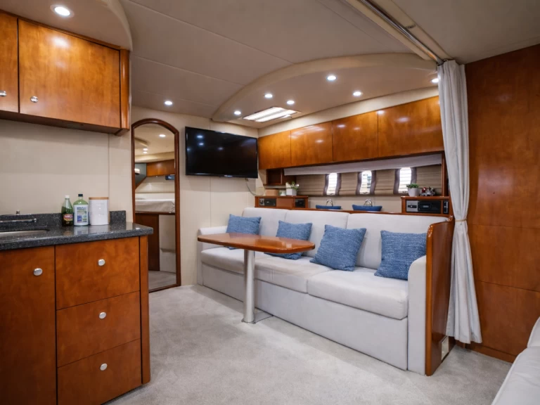 Noleggio Yacht di lusso a Coco Bay – Cruiser Yachts 400 Express