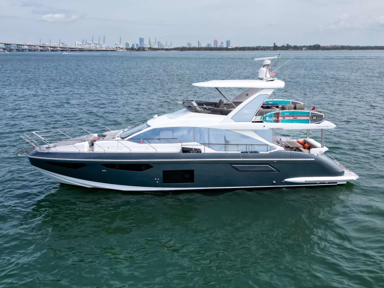 Noleggio Yacht di lusso Azimut con patente nautica