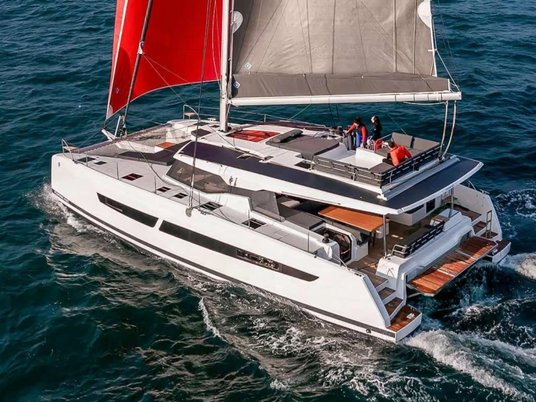 Noleggio Yacht di lusso Fountaine Pajot con patente nautica