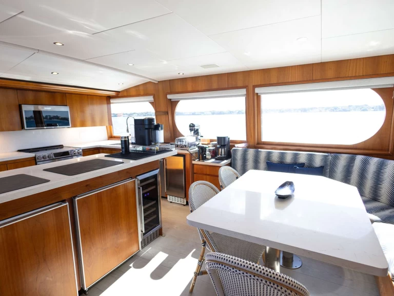 Noleggio Yacht di lusso Broward con patente nautica