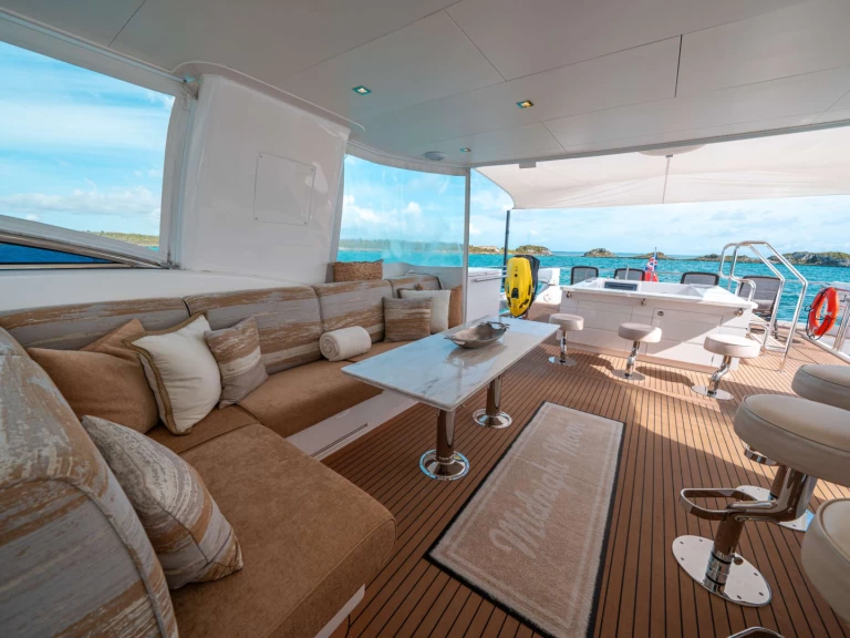 Noleggio Yacht di lusso Horizon con patente nautica