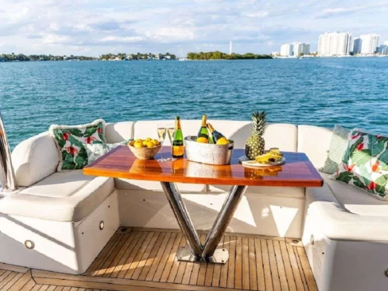 Noleggio Yacht di lusso con o senza skipper Sunseeker a Miami Beach