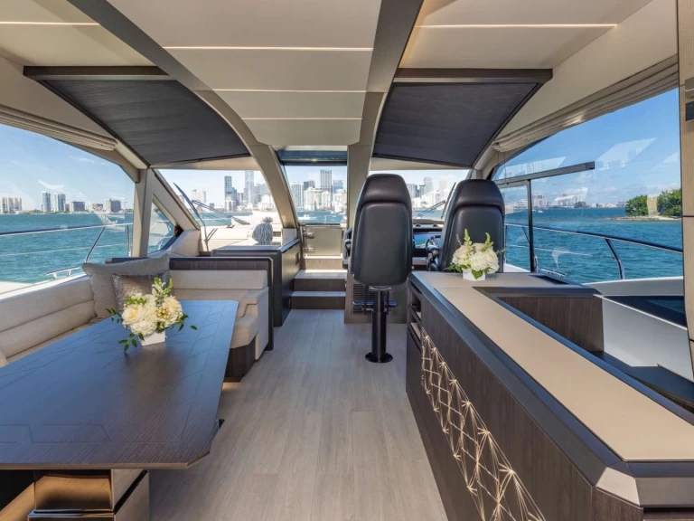 Noleggiare una Galeon Don't Tell MOM a Miami