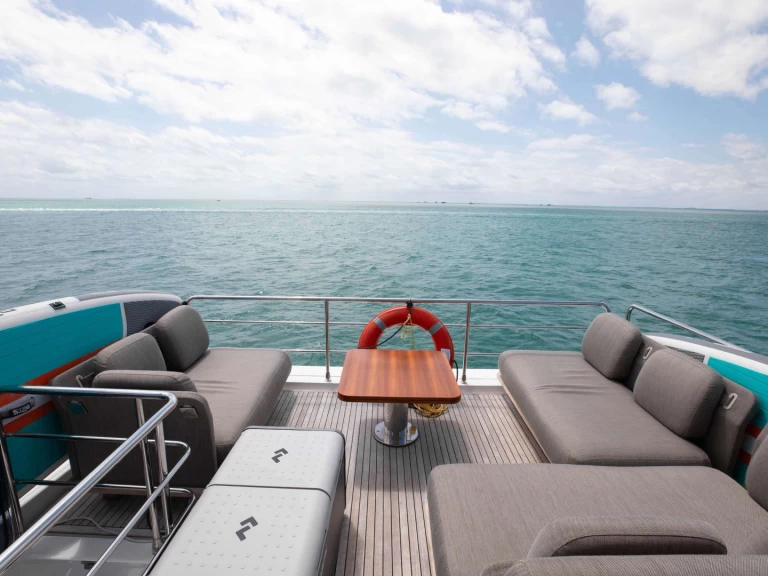 Noleggiare una Azimut Geisha a Florida