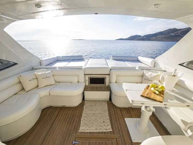 Yacht di lusso a noleggio a Álimos al miglior prezzo