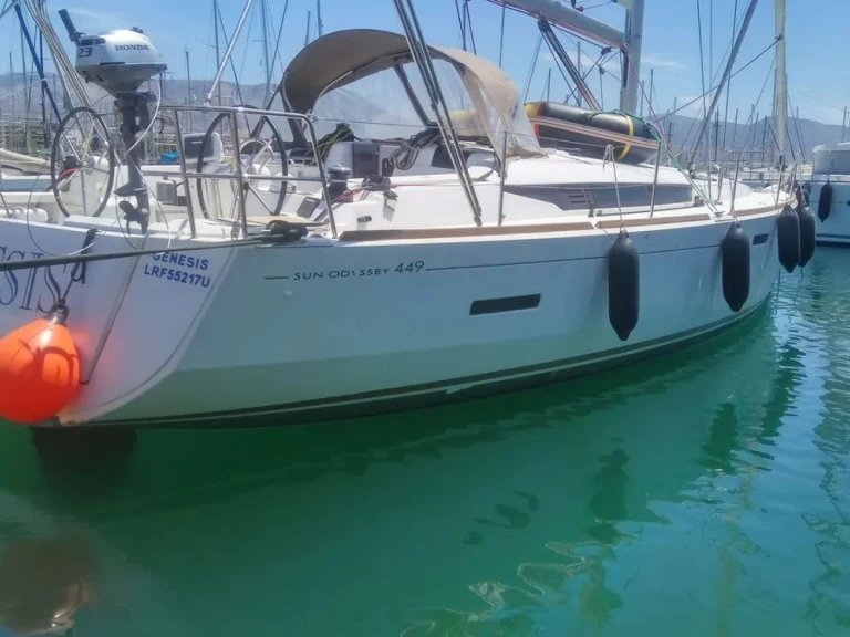 Noleggio Barca a vela Jeanneau con patente nautica
