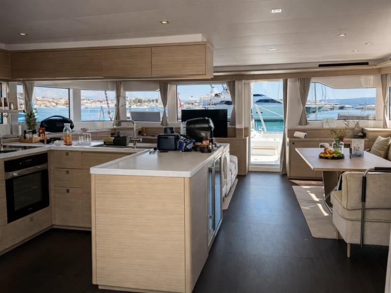 Noleggio barche Castelli economico Lagoon 60