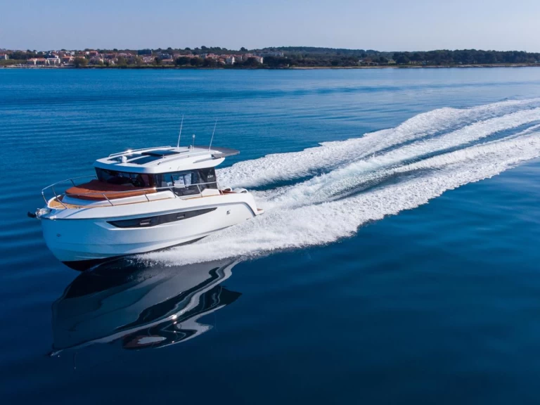 Noleggio Barca a motore Kavi Yacht con patente nautica