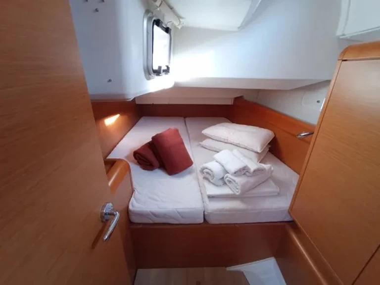 Noleggiare una Jeanneau Sun Odyssey 439 a Lefkáda