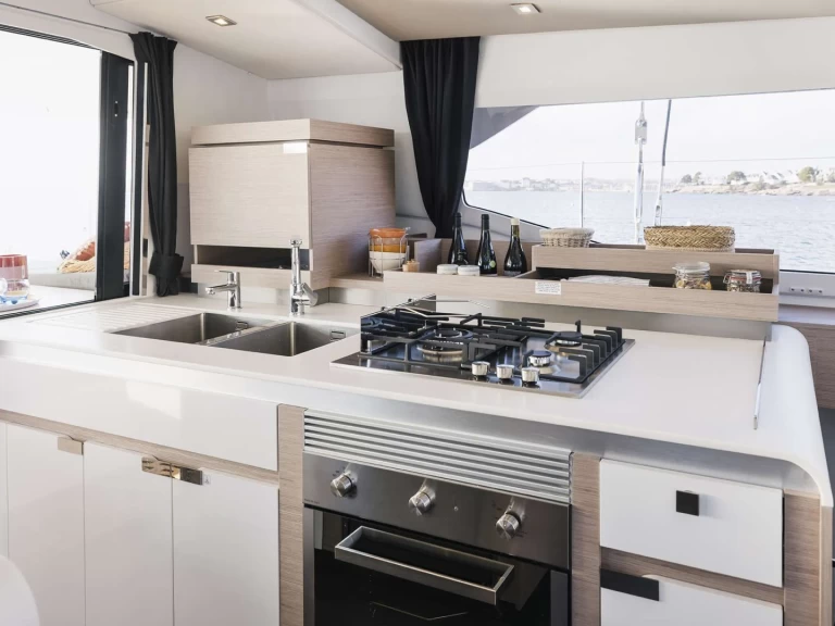 Noleggiare una Fountaine Pajot Aura 51 a Belize City