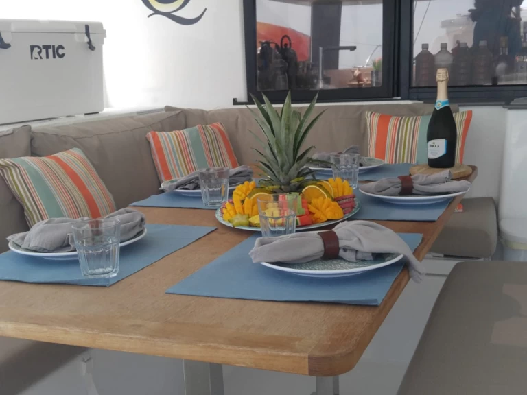 Noleggiare una Fountaine Pajot Saona 47 a Belize City