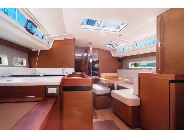 Noleggio Barca a vela con o senza skipper Jeanneau a Olbia