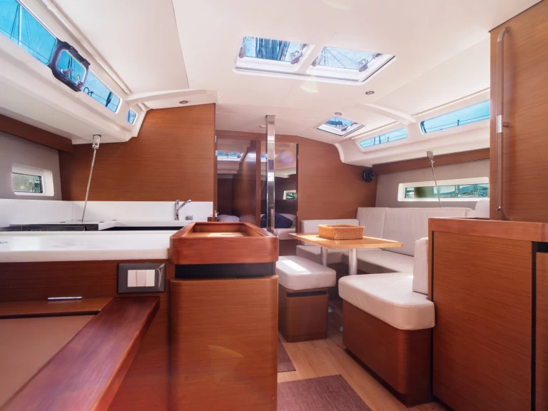 Noleggio Barca a vela con o senza skipper Jeanneau a Olbia