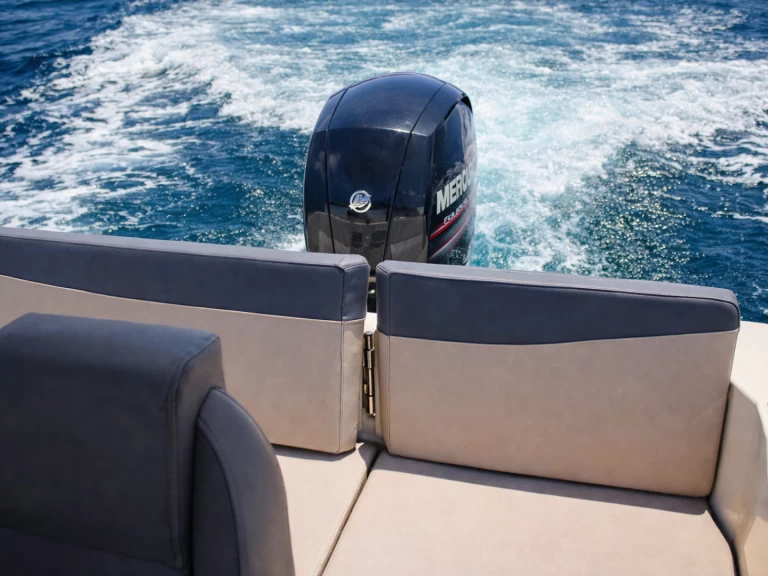 Noleggiare una Quicksilver Activ 605 Sundeck a Mandelieu-la-Napoule