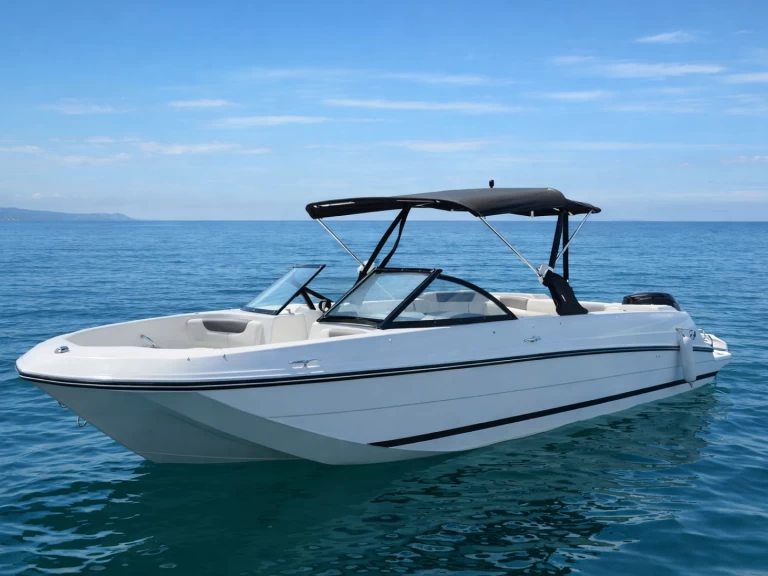 Noleggio Barca a motore a Antibes – Bayliner E7