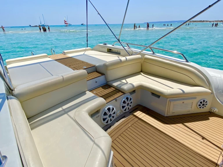 Gommone a noleggio a Santa Eulària des Riu al miglior prezzo