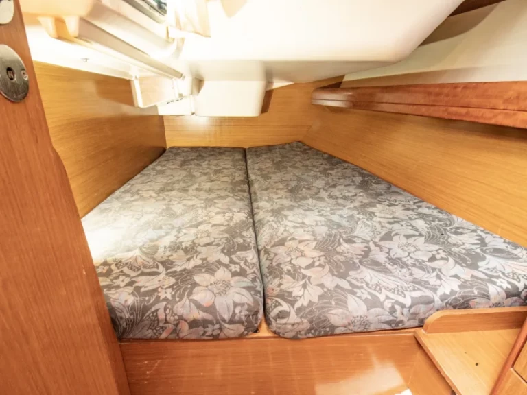 Jeanneau Sun Odyssey 36i da affittare a  Nikiána