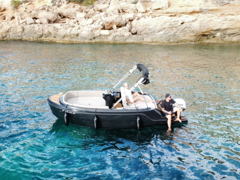 Noleggiare una Mareti Open 500 Classic a San Antonio Port