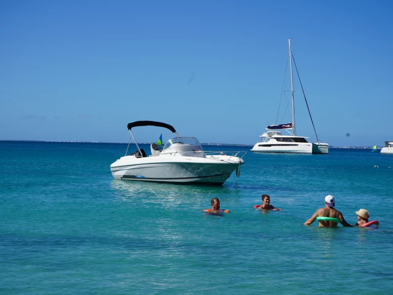 Noleggio barche Marigot economico Flyer 650 Open