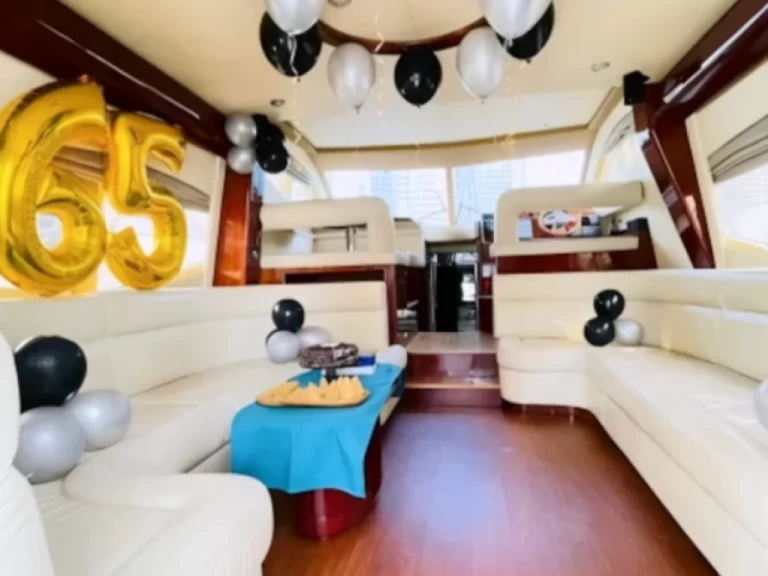 Noleggiare una Majesty Yachts 50 a Dubai Marina
