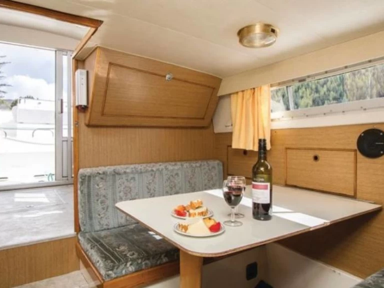 Barca a motore a noleggio a Spean Bridge al miglior prezzo