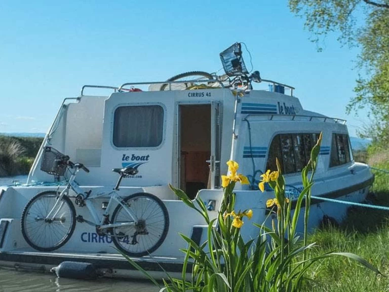 Barca a motore a noleggio a Saint-Jean-de-Losne al miglior prezzo