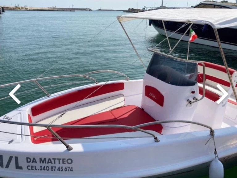 Noleggiare una Blumax open 19 a Vieste