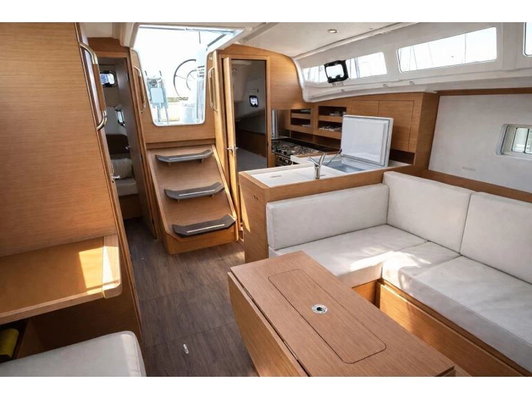 Noleggio Barca a vela Jeanneau con patente nautica