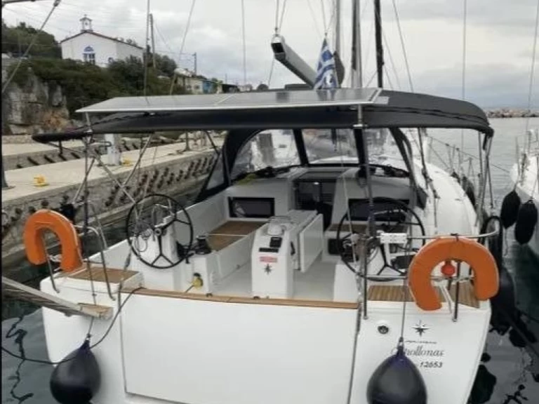 Noleggio barche Jeanneau Sun Odyssey 440 a Gouviá su Samboat