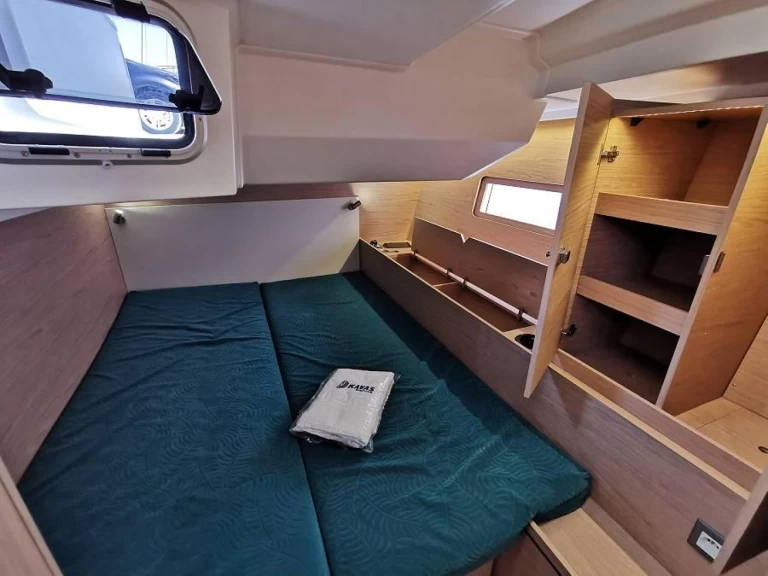 Noleggiare una Bénéteau Oceanis 51.1 a Nikiána