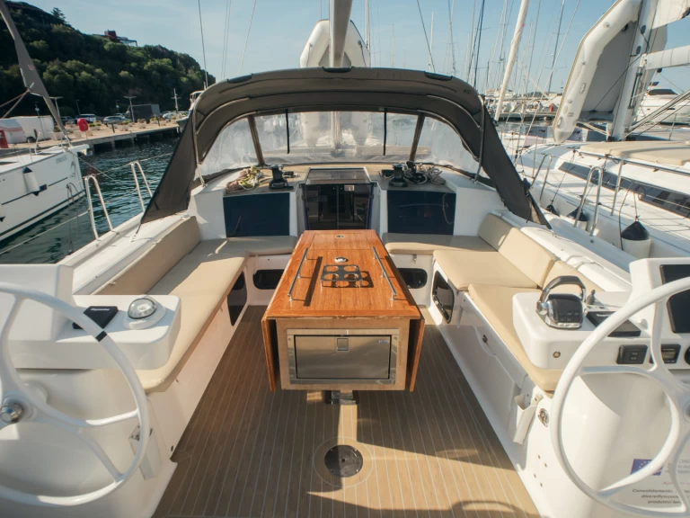 Noleggio Barca a vela con o senza skipper Dufour a Olbia