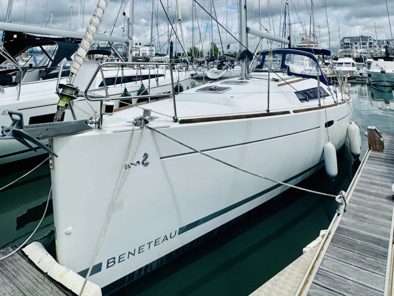 Noleggiare una Bénéteau Oceanis 37 a Les Sables-d'Olonne