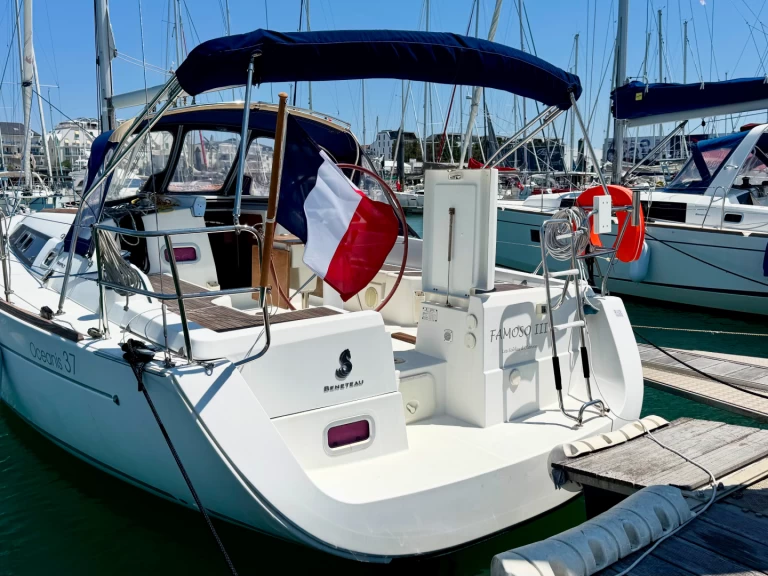 Noleggio barche Les Sables-d'Olonne economico Oceanis 37