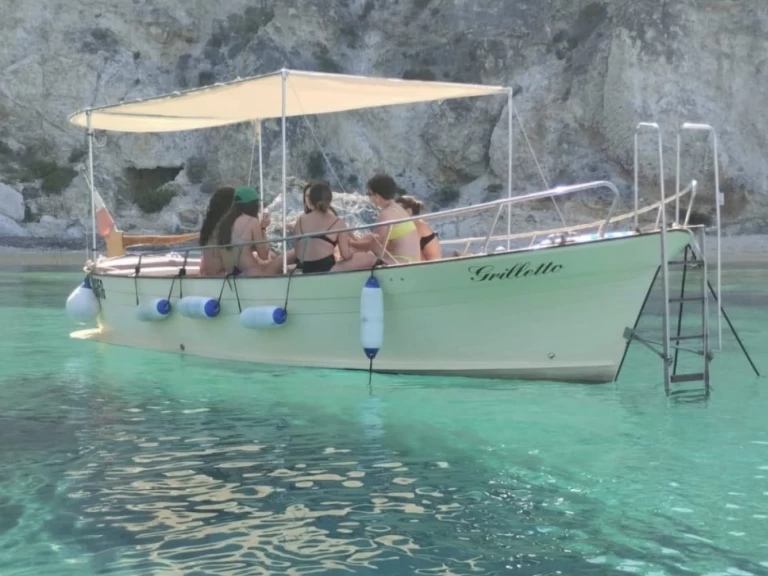 Noleggiare una Fratelli Aprea Sorrento 7,80 tradizionale / open a Le Forna