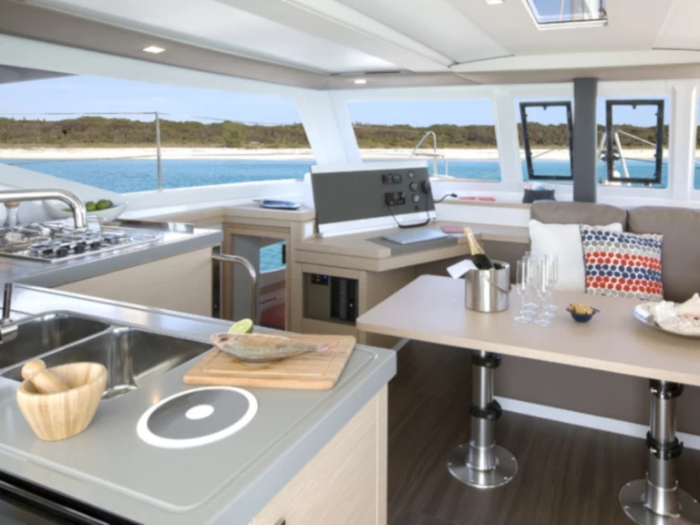 Noleggio barche Fountaine Pajot Lucia 40 a Palamós su Samboat