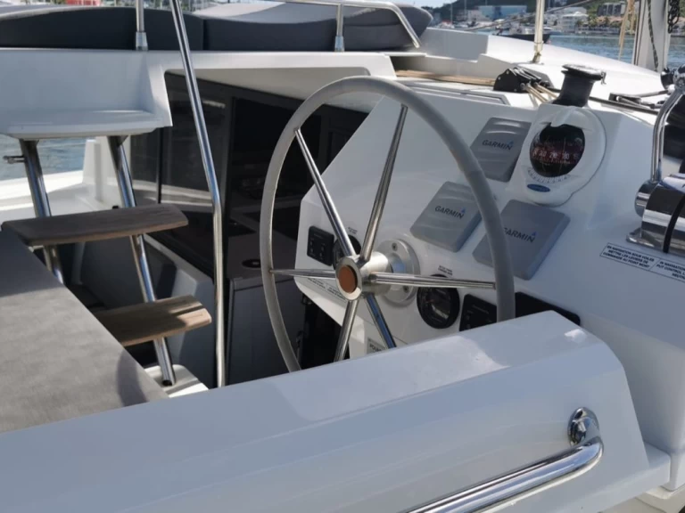 Noleggio Catamarano Fountaine Pajot con patente nautica