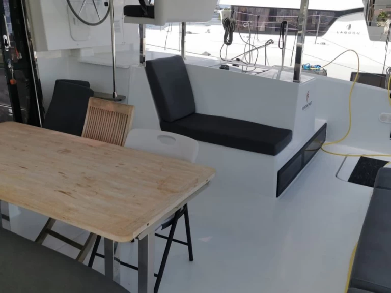 Noleggio Catamarano con o senza skipper Fountaine Pajot a Propriano