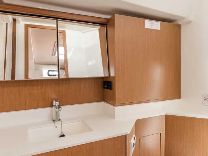 Barca a vela a noleggio a Toúrlos al miglior prezzo