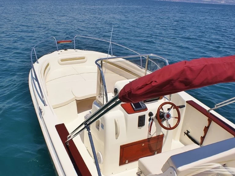 Noleggiare una Mingolla Brava 22 a Trogir