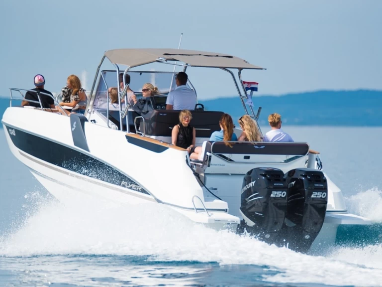 Noleggio barche Bénéteau Flyer 8.8 SPACEdeck a Trogir su Samboat