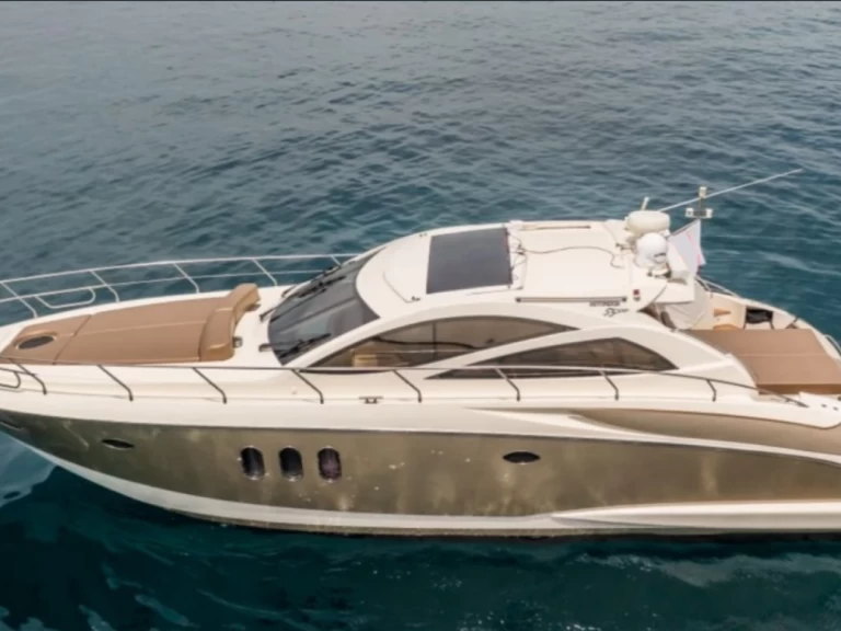 Noleggiare una Astondoa Astondoa 53 HT a Portofino