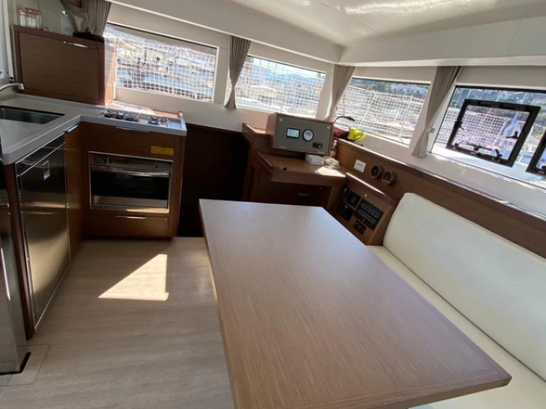 Noleggio Catamarano a Capo d'Orlando – Lagoon Lagoon 40