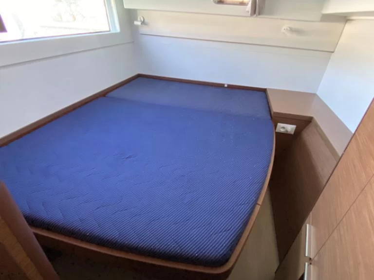 Noleggiare una Lagoon Lagoon 40 a Capo d'Orlando