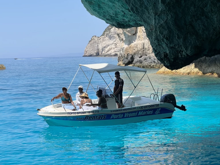 Noleggio Barca a motore con o senza skipper Proteus a porto vromi