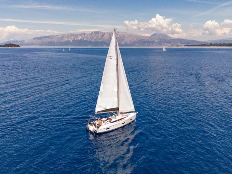 Noleggio a Nikiána – Bavaria Bavaria C42 su SamBoat