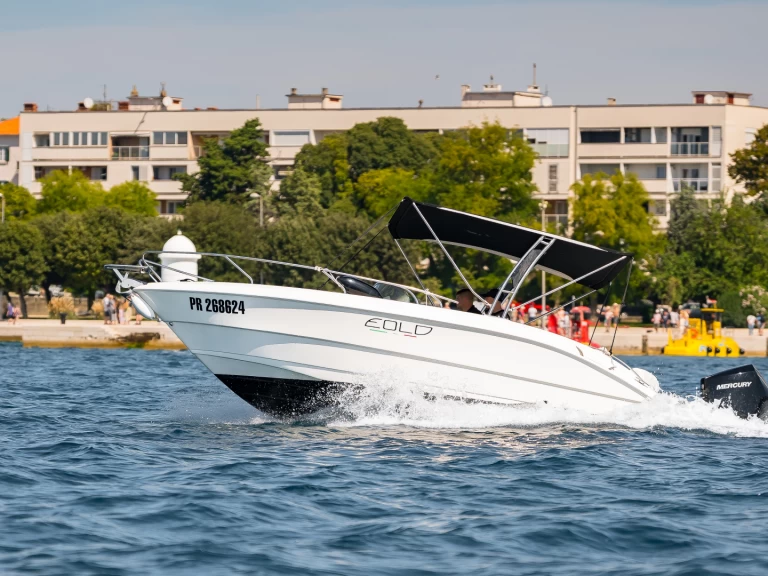 Noleggiare una Eolo 730 HBS a Zara