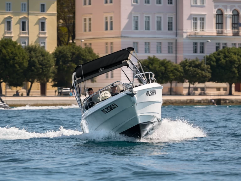 Noleggio barche Zara economico 730 HBS