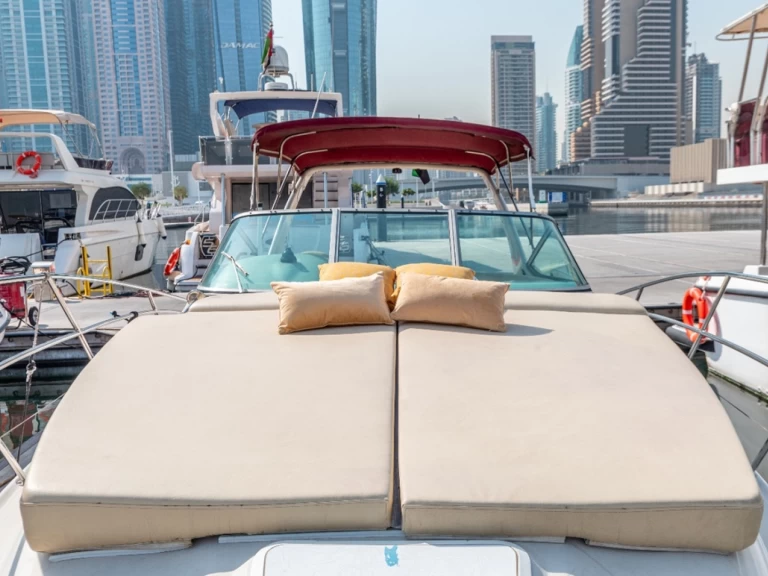 Noleggiare una Régal 33ft a Dubai Marina
