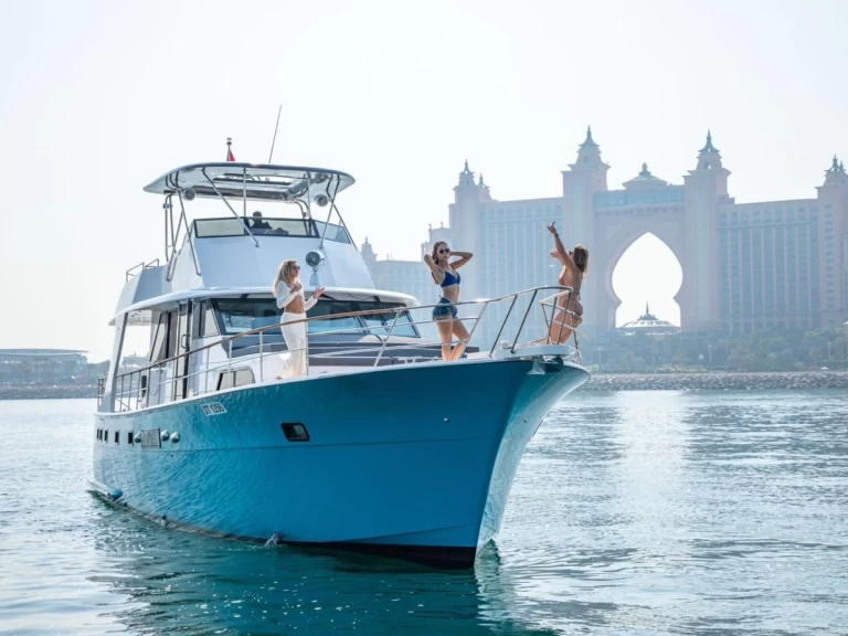 Yacht di lusso a noleggio a Dubai Marina al miglior prezzo